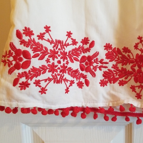 Ivory dress w/ red flower & pom pom details - Picture 4 of 4
